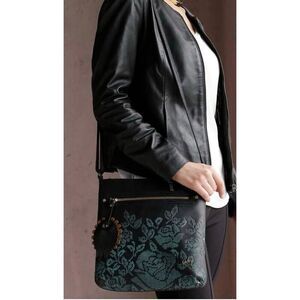 ✨Velez Crossbody Leather Bag✨